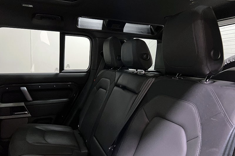 2023 (23) LAND ROVER DEFENDER 3.0 D300 X-Dynamic HSE 110 5dr Auto 5283538