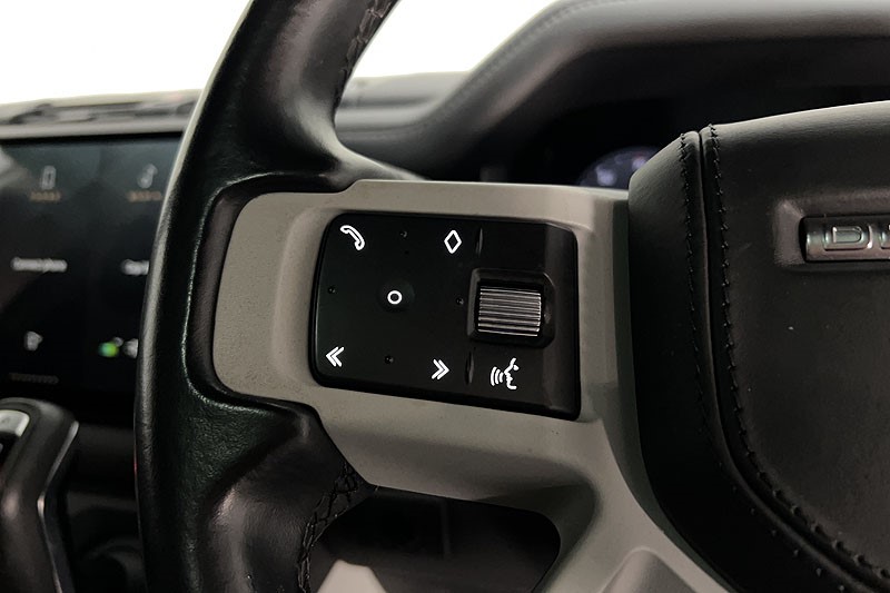 2023 (23) LAND ROVER DEFENDER 3.0 D300 X-Dynamic HSE 110 5dr Auto 5283520