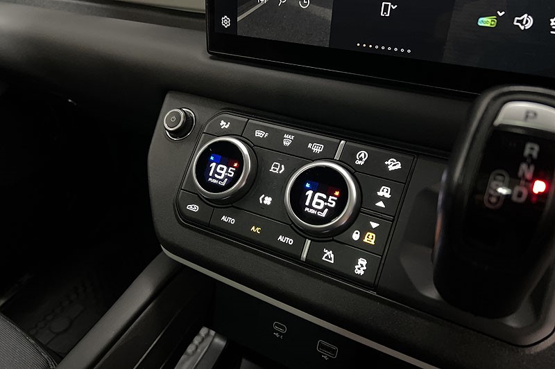 2023 (23) LAND ROVER DEFENDER 3.0 D300 X-Dynamic HSE 110 5dr Auto 5283524