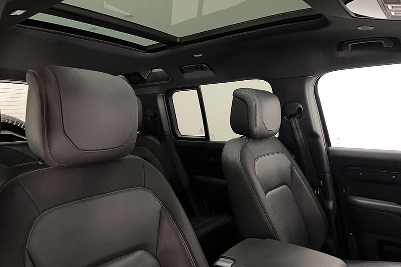 2023 (23) LAND ROVER DEFENDER 3.0 D300 X-Dynamic HSE 110 5dr Auto 5283516