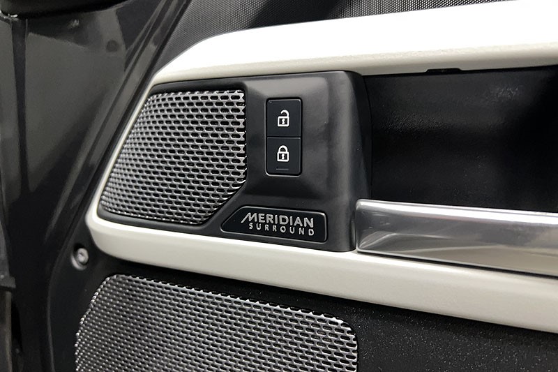 2023 (23) LAND ROVER DEFENDER 3.0 D300 X-Dynamic HSE 110 5dr Auto 5283511