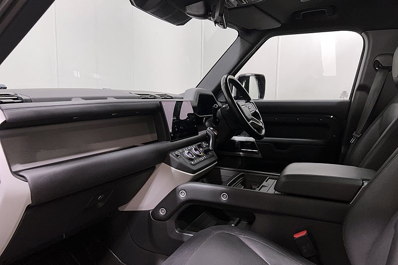 2023 (23) LAND ROVER DEFENDER 3.0 D300 X-Dynamic HSE 110 5dr Auto 5283534