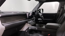 2023 (23) LAND ROVER DEFENDER 3.0 D300 X-Dynamic HSE 110 5dr Auto 5283534
