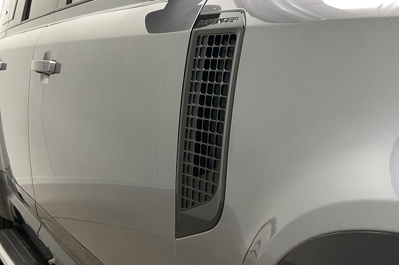 2022 (22) LAND ROVER DEFENDER 2.0 P400e X-Dynamic SE 110 5dr Auto 5200691