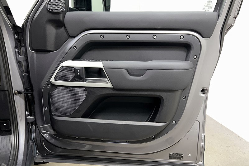 2022 (22) LAND ROVER DEFENDER 2.0 P400e X-Dynamic SE 110 5dr Auto 5200648