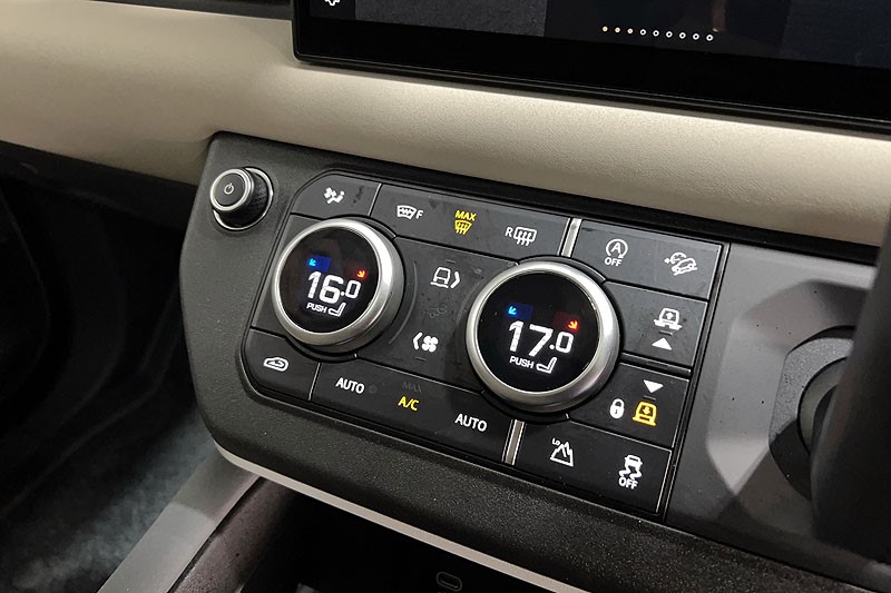 2023 (72) LAND ROVER DEFENDER 3.0 D350 X-Dynamic SE 110 5dr Auto 5205222