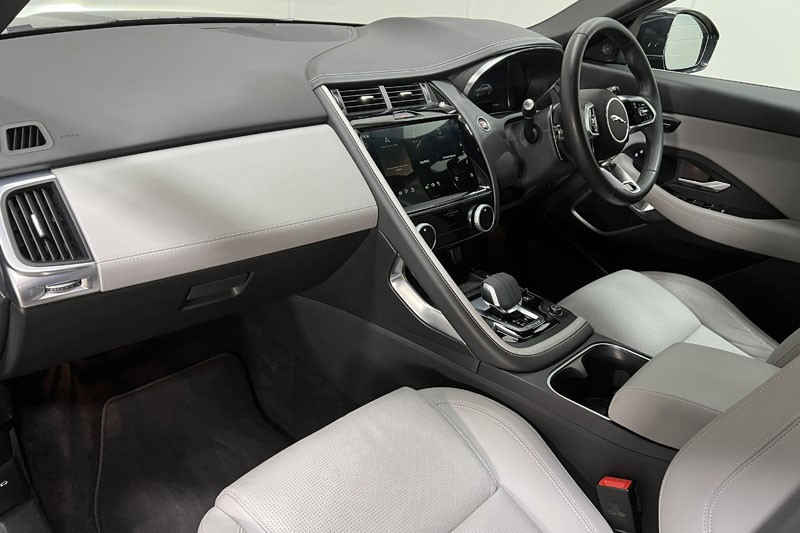 2024 (24) JAGUAR E-PACE 2.0 D200 R-Dynamic SE Black 5dr Auto 5201335