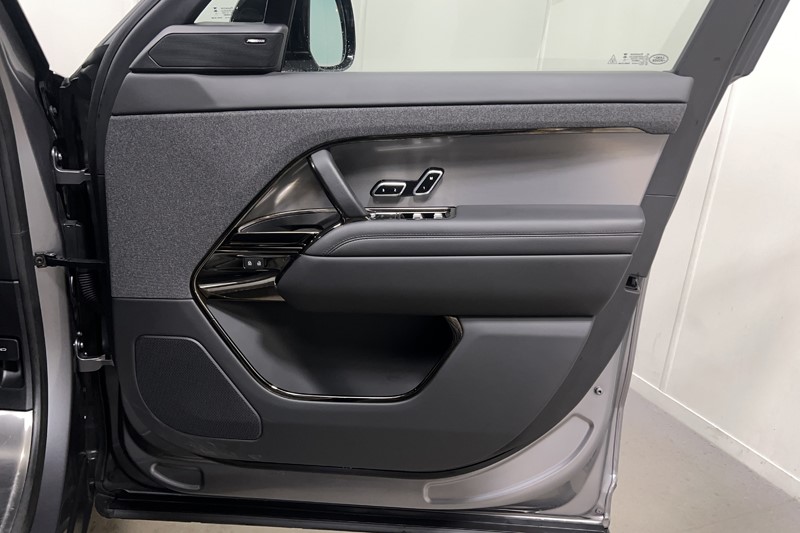 2023 (23) LAND ROVER RANGE ROVER SPORT 3.0 D300 Dynamic SE 5dr Auto 5275398