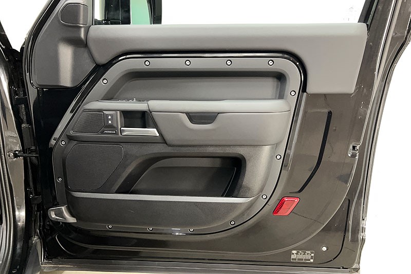 2025 (25) LAND ROVER COMMERCIAL DEFENDER 3.0 D250 Hard Top X-Dynamic SE Auto 5214301