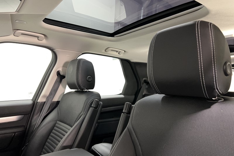 2023 (23) LAND ROVER DISCOVERY 3.0 D300 S 5dr Auto 5210381