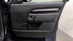 2023 (23) LAND ROVER DISCOVERY 3.0 D300 S 5dr Auto 5210355
