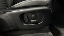 2023 (23) LAND ROVER DISCOVERY 3.0 D300 S 5dr Auto 5210358