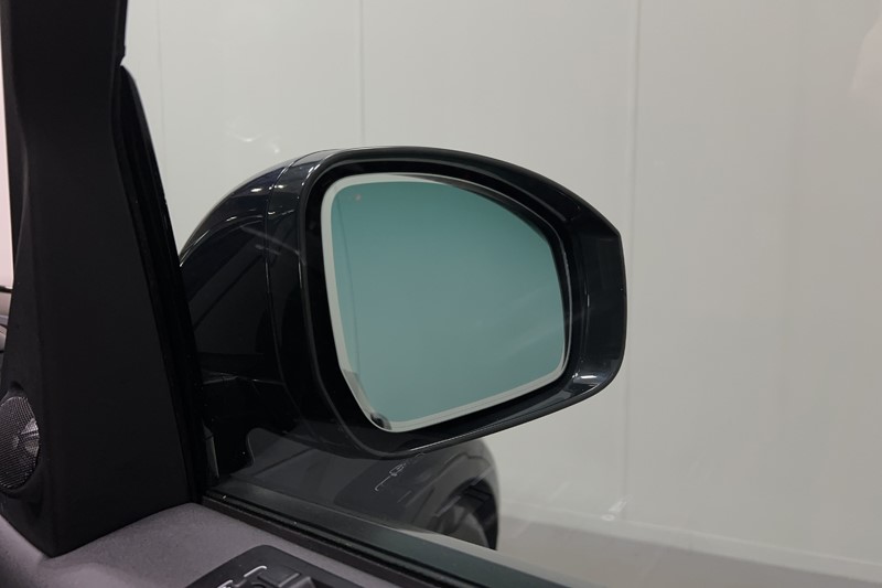 2023 (23) LAND ROVER DISCOVERY 3.0 D300 S 5dr Auto 5210357