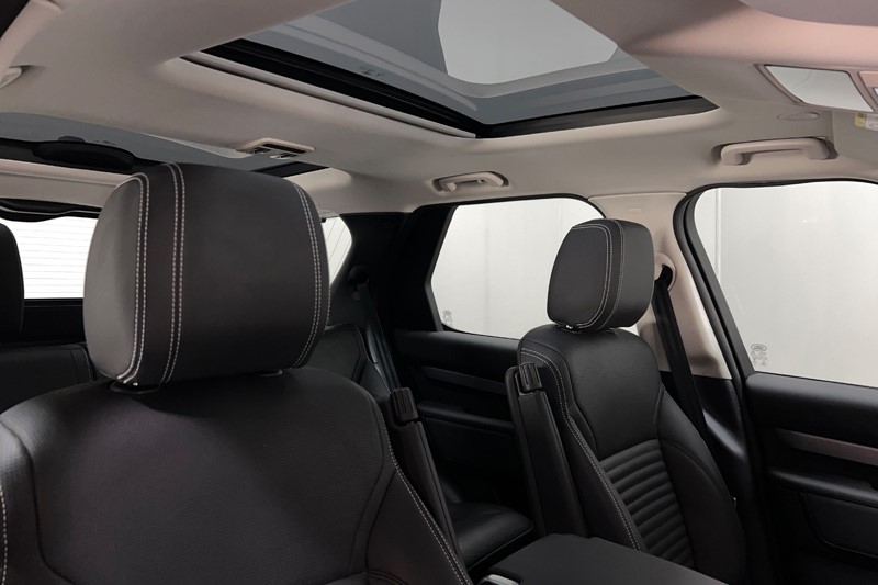 2023 (23) LAND ROVER DISCOVERY 3.0 D300 S 5dr Auto 5210360