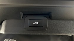 2023 (23) LAND ROVER DISCOVERY 3.0 D300 S 5dr Auto 5210393