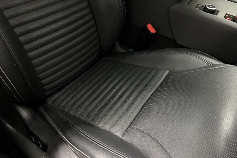 2023 (23) LAND ROVER DISCOVERY 3.0 D300 S 5dr Auto 5210359