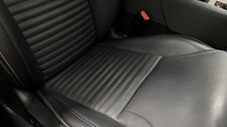 2023 (23) LAND ROVER DISCOVERY 3.0 D300 S 5dr Auto 5210359