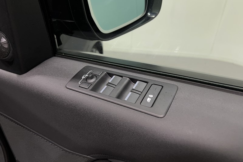 2023 (23) LAND ROVER DISCOVERY 3.0 D300 S 5dr Auto 5210356