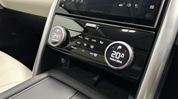 2025 (74) LAND ROVER DISCOVERY 3.0 D350 Dynamic SE 5dr Auto 5209532
