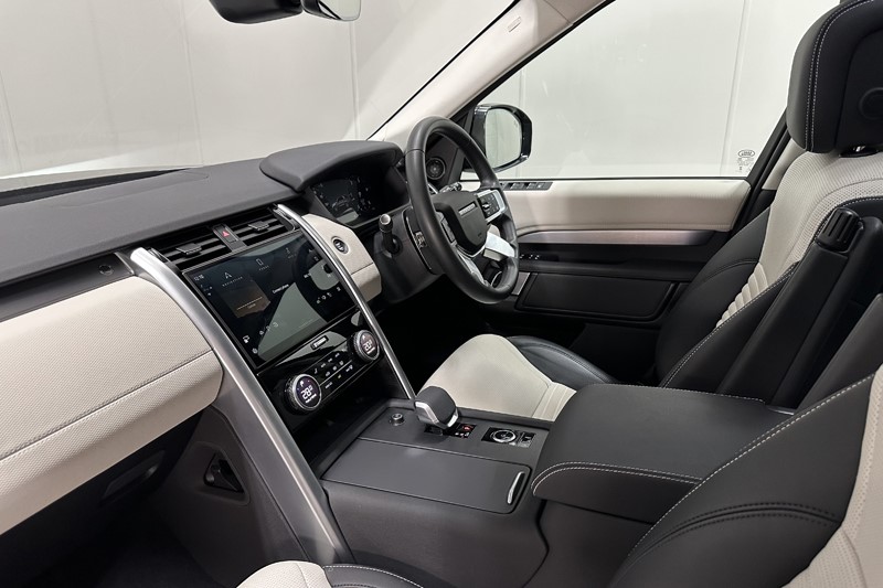 2025 (74) LAND ROVER DISCOVERY 3.0 D350 Dynamic SE 5dr Auto 5209544