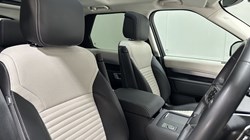 2025 (74) LAND ROVER DISCOVERY 3.0 D350 Dynamic SE 5dr Auto 5209525