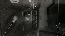 2025 (74) LAND ROVER DISCOVERY 3.0 D350 Dynamic SE 5dr Auto 5209553