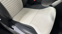 2025 (74) LAND ROVER DISCOVERY 3.0 D350 Dynamic SE 5dr Auto 5209524