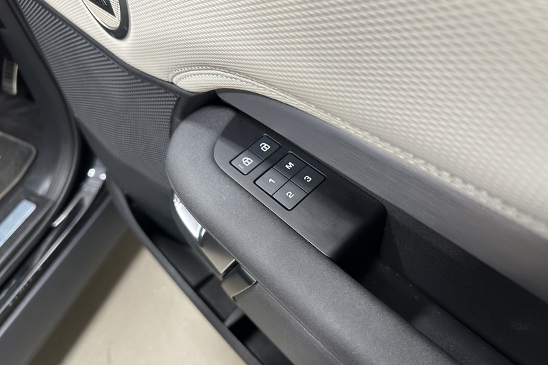 2025 (74) LAND ROVER DISCOVERY 3.0 D350 Dynamic SE 5dr Auto 5209519