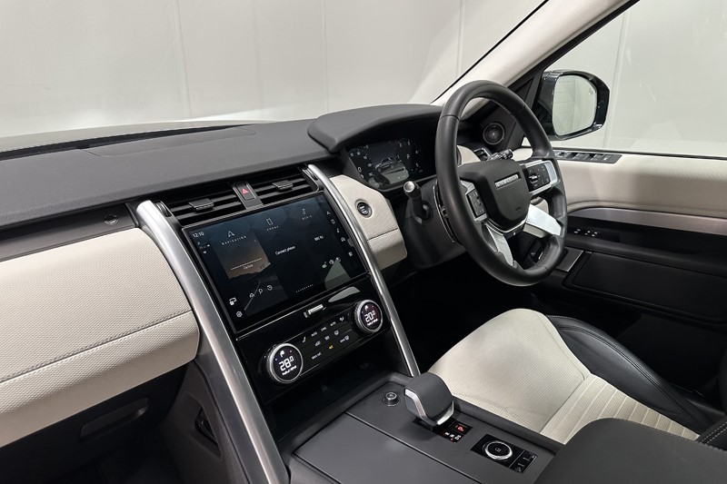 2025 (74) LAND ROVER DISCOVERY 3.0 D350 Dynamic SE 5dr Auto 5209545