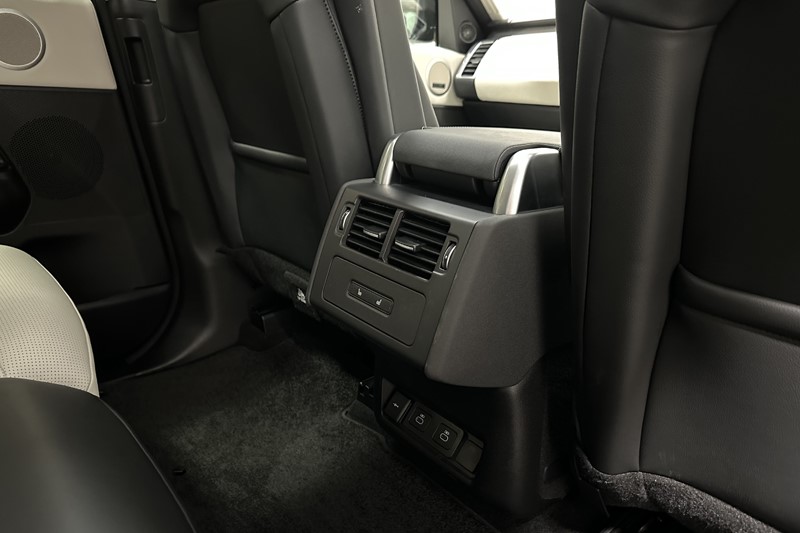 2025 (74) LAND ROVER DISCOVERY 3.0 D350 Dynamic SE 5dr Auto 5209517