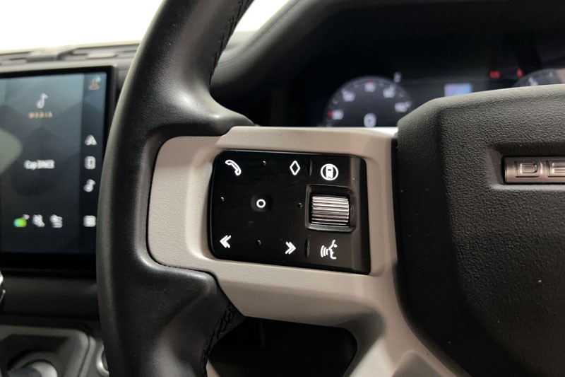 2025 (25) LAND ROVER COMMERCIAL DEFENDER 3.0 D250 Hard Top X-Dynamic SE Auto [3 Seat] 5212549