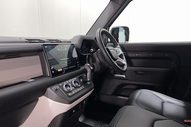 2025 (25) LAND ROVER COMMERCIAL DEFENDER 3.0 D250 Hard Top X-Dynamic SE Auto [3 Seat] 5212565