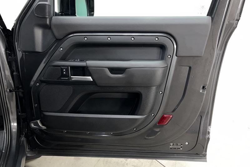 2025 (25) LAND ROVER COMMERCIAL DEFENDER 3.0 D250 Hard Top X-Dynamic SE Auto [3 Seat] 5212535