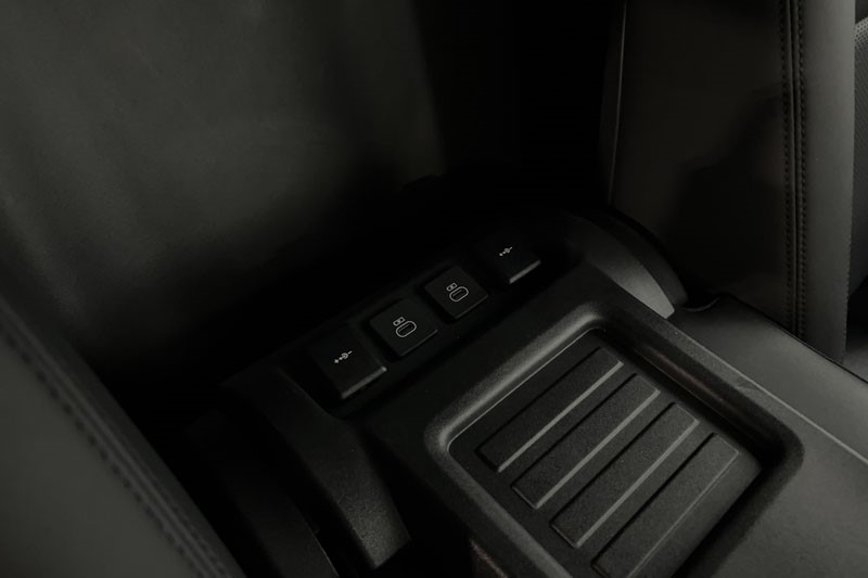 2025 (25) LAND ROVER COMMERCIAL DEFENDER 3.0 D250 Hard Top X-Dynamic SE Auto [3 Seat] 5212543