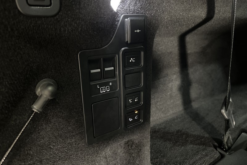 2023 (23) LAND ROVER DISCOVERY 3.0 D300 R-Dynamic SE 5dr Auto 5254820