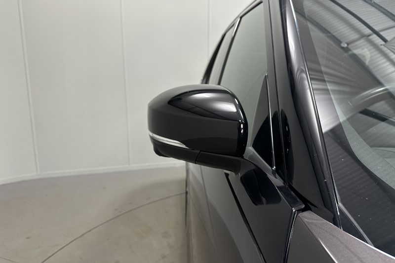 2023 (23) LAND ROVER DISCOVERY 3.0 D300 R-Dynamic SE 5dr Auto 5254827