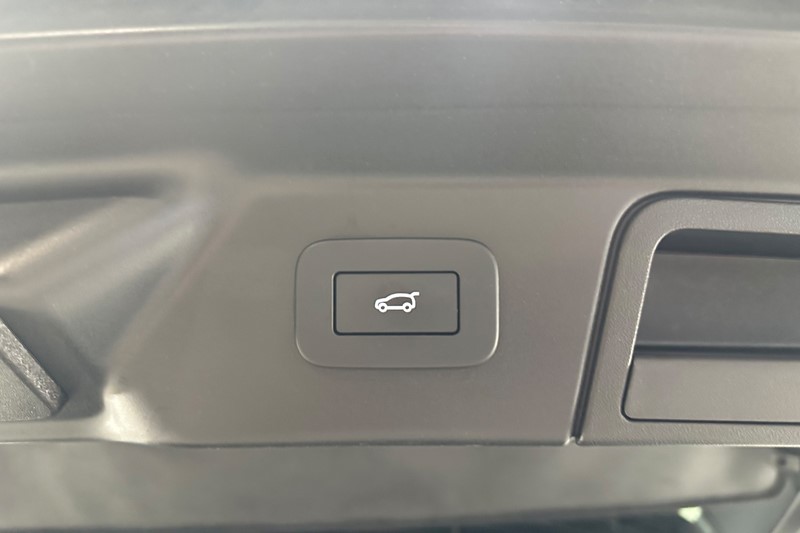 2024 (24) LAND ROVER RANGE ROVER VELAR 2.0 D200 MHEV Dynamic SE 5dr Auto 5227737