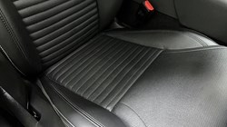 2023 (23) LAND ROVER DISCOVERY 3.0 D300 S 5dr Auto 5225586