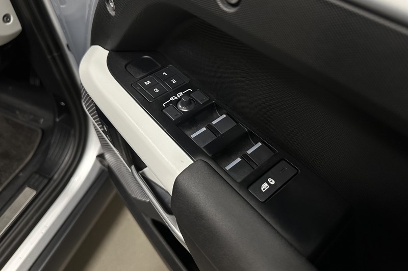 2024 (24) LAND ROVER DEFENDER 3.0 D250 X-Dynamic SE 110 5dr Auto 5230725