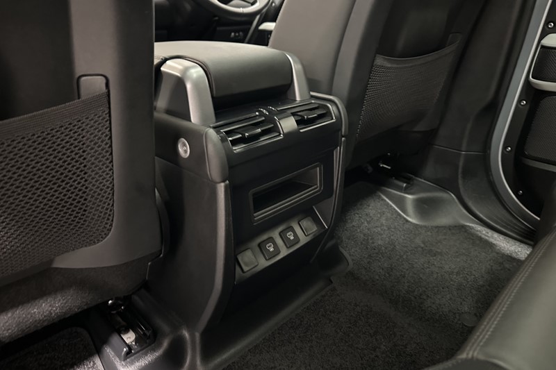 2024 (24) LAND ROVER DEFENDER 3.0 D250 X-Dynamic SE 110 5dr Auto 5230751