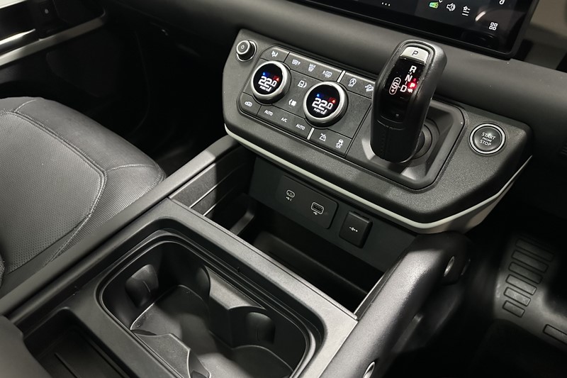 2024 (24) LAND ROVER DEFENDER 3.0 D250 X-Dynamic SE 110 5dr Auto 5230736