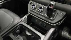 2024 (24) LAND ROVER DEFENDER 3.0 D250 X-Dynamic SE 110 5dr Auto 5230736