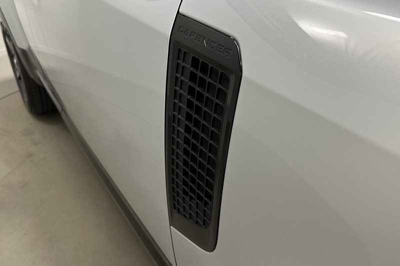 2024 (24) LAND ROVER DEFENDER 3.0 D250 X-Dynamic SE 110 5dr Auto 5230760