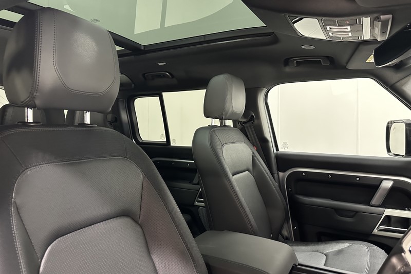 2024 (24) LAND ROVER DEFENDER 3.0 D250 X-Dynamic SE 110 5dr Auto 5230730