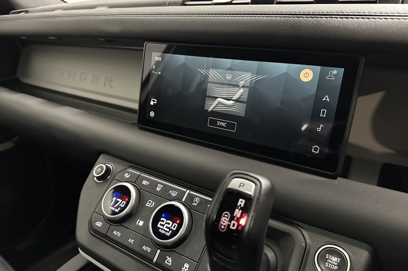 2024 (24) LAND ROVER DEFENDER 3.0 D250 X-Dynamic SE 110 5dr Auto 5230744