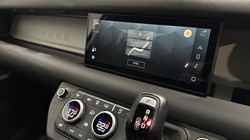 2024 (24) LAND ROVER DEFENDER 3.0 D250 X-Dynamic SE 110 5dr Auto 5230744