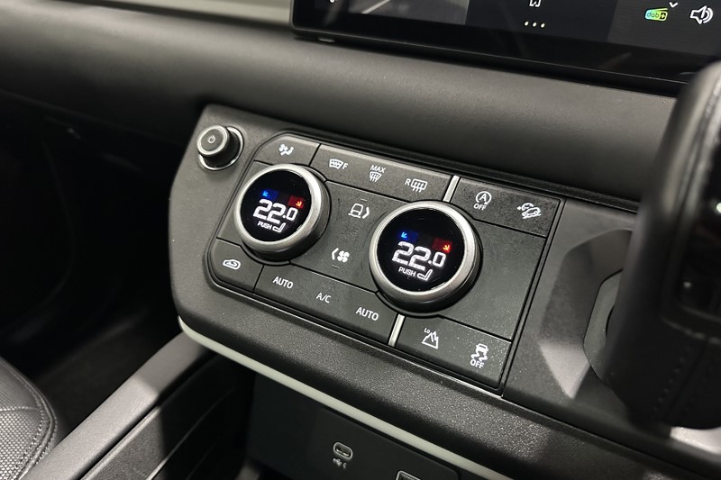 2024 (24) LAND ROVER DEFENDER 3.0 D250 X-Dynamic SE 110 5dr Auto 5230737
