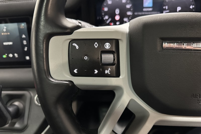 2024 (24) LAND ROVER DEFENDER 3.0 D250 X-Dynamic SE 110 5dr Auto 5230734