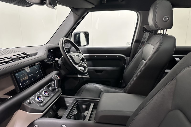 2024 (24) LAND ROVER DEFENDER 3.0 D250 X-Dynamic SE 110 5dr Auto 5230745