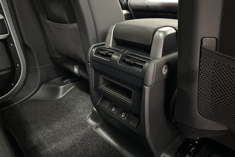 2024 (24) LAND ROVER DEFENDER 3.0 D250 X-Dynamic SE 110 5dr Auto 5230723